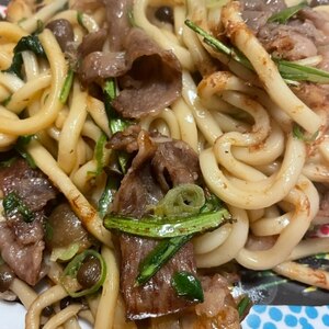 ダシが効いてる！牛バラとキャベツの焼うどん